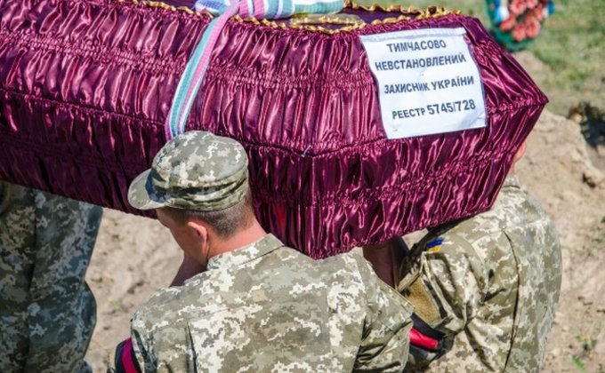 В Днепропетровске похоронили 16 неопознанных героев АТО: фото