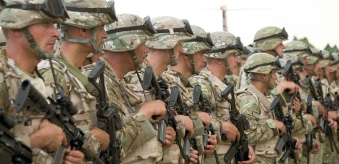 США и Латвия ведут переговоры о размещении военной техники - Фото