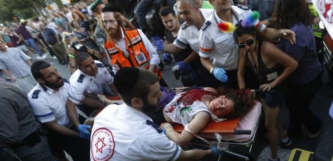 В Израиле ортодокс атаковал гей-парад, ранив шестерых человек - Фото
