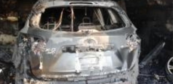 Обстрел Станицы Луганской: один боец ранен, сгорели дома и авто - Фото