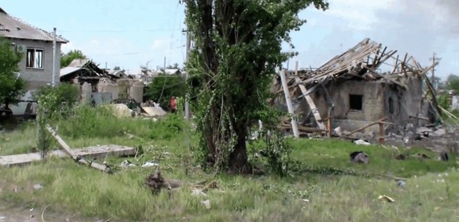 В Луганской области террористы разрушили ж/д пути и 6 домов - Фото