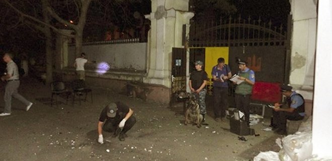 Взрыв в Одессе расследуют как умышленное уничтожение имущества - Фото