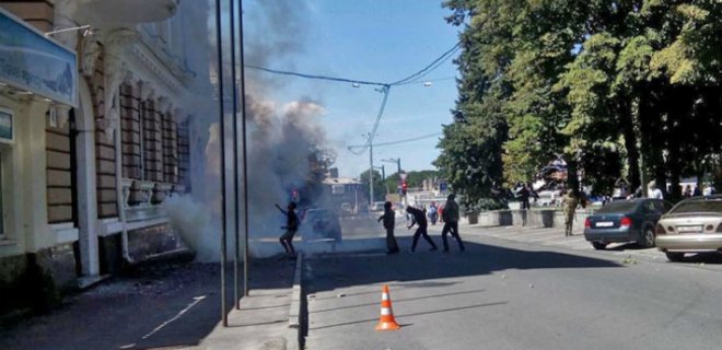 В Харькове неизвестные напали на офис Оппозиционного блока - Фото