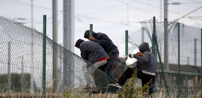 ЕС выделит Франции 200 млн евро для решения проблемы беженцев - Фото