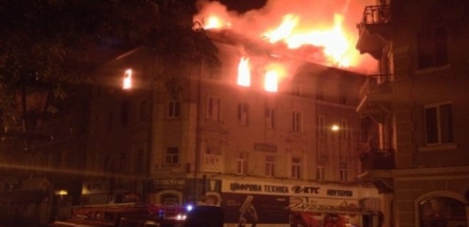 Пожар в исторической части Тернополя: ГСЧС выясняет его причины - Фото