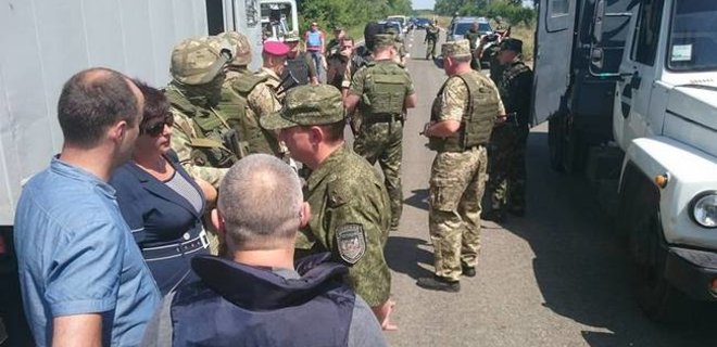 Из Донецка на освобожденную территорию вывезли 20 заключенных - Фото