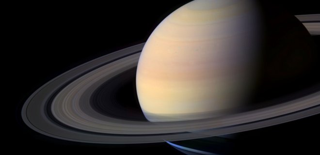 Ученые объяснили строение колец Сатурна - Фото