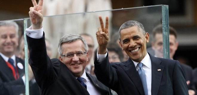 Коморовский получил благодарность от Обамы за поддержку Украины - Фото