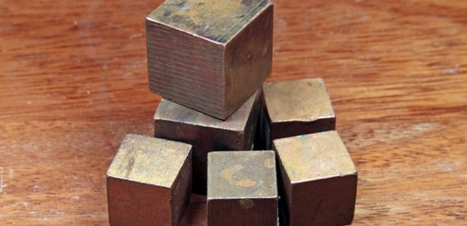 Найдена технология превращения немагнитных металлов в магнитные - Фото