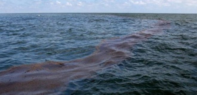 В Азовском море у Мариуполя турецкое судно разлило нефтепродукты - Фото