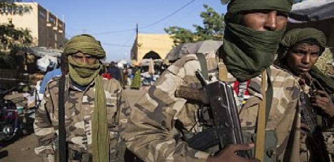 Нападение на отель в Мали: террористы забаррикадировались - Фото
