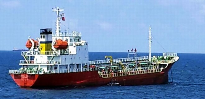 В Индонезии найден опустошенный пиратами нефтяной танкер - СМИ - Фото