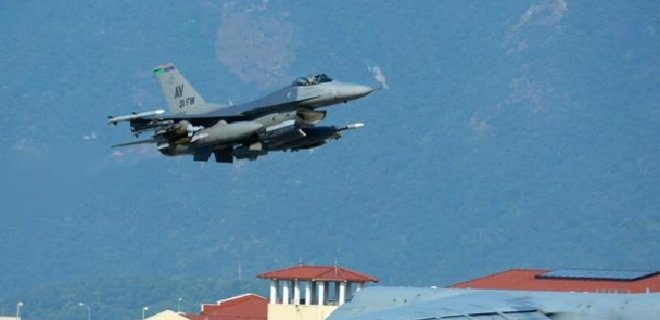 Америка VS ИГИЛ: в Турцию направляются 6 истребителей ВВС США - Фото
