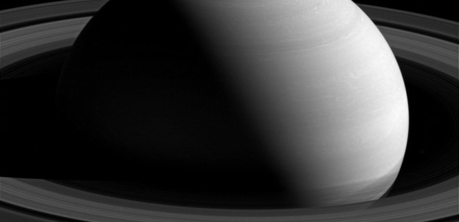 NASA показало новый снимок опоясанного кольцами Сатурна - Фото