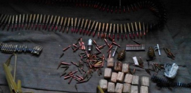 СБУ обнаружила тайник военных боеприпасов в АТО: фото - Фото