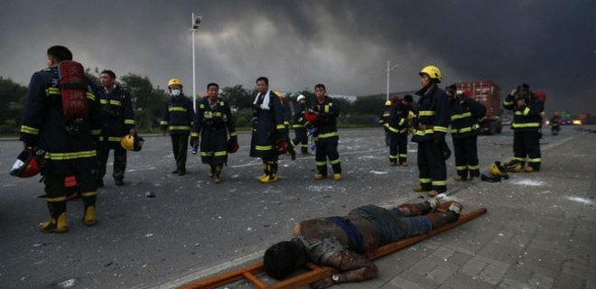 В числе погибших при взрыве в Китае - 21 пожарный - Фото