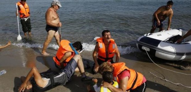 40 мигрантов утонули в Средиземном море - Фото