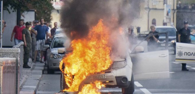 В центре Киева горела машина американского посольства - Фото