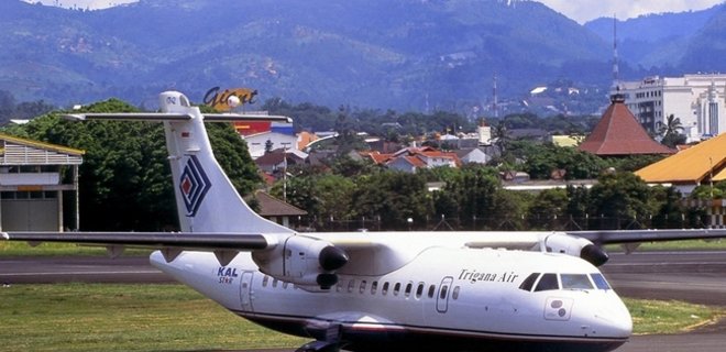 В Индонезии пропал самолет с 54 людьми на борту - Фото