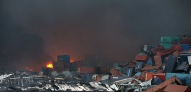 В порту Тяньцзиня на складах снова прогремели взрывы - Фото