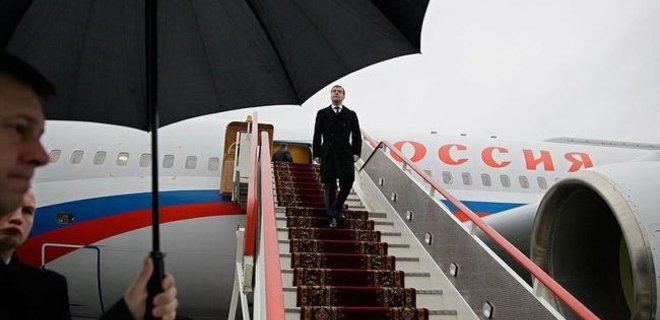 Вслед за Путиным в Крым отправился и Медведев - Фото