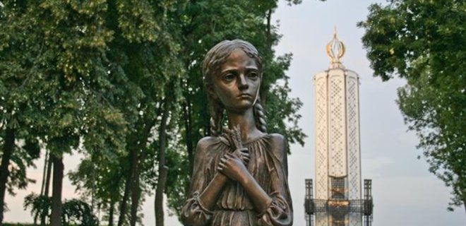 Оккупанты намерены разрушить памятники жертвам Голодомора - СМИ - Фото