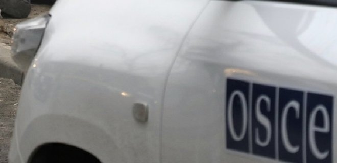Боевик бросил снаряд в машину наблюдателей ОБСЕ - отчет - Фото
