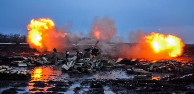 Под Донецком ведутся активные бои, со стороны сил АТО есть потери - Фото