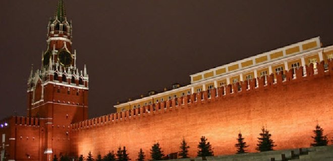 В Москве у стен Кремля неизвестный открыл стрельбу из обреза - Фото