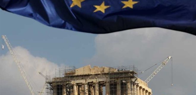 Еврокомиссия одобрила новую программу помощи Греции - Фото