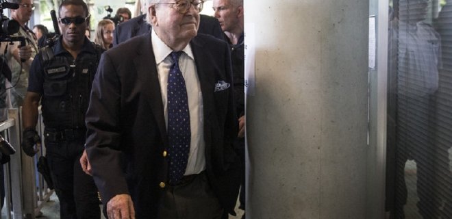 Жан-Мари Ле Пена со скандалом исключили из Национального фронта - Фото