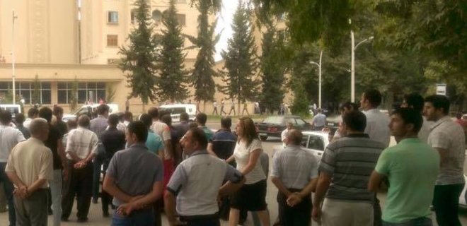 В Азербайджане полиция разогнала митинг, десятки задержанных - Фото