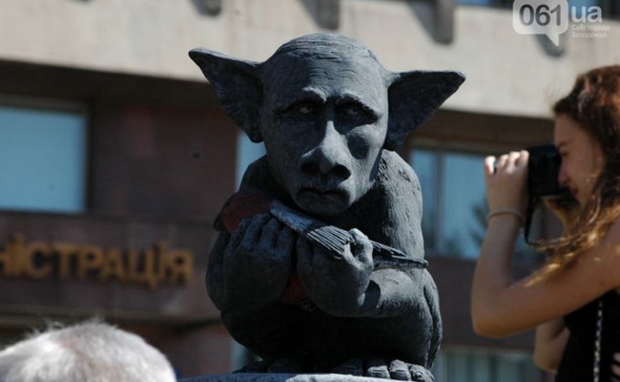В Запорожье открыт памятник скорбящему "русскому миру": фото