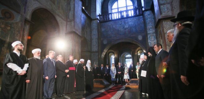 Предстоятели церквей и Порошенко помолились за Украину - Фото
