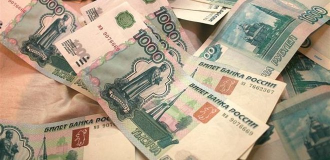 Российский рубль вновь бьет антирекорды - Фото
