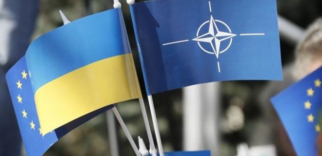 Большинство украинцев одобряют вступление в ЕС и НАТО - опрос - Фото