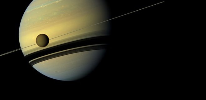 Ученые допускают существование на Титане гигантских организмов - Фото