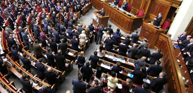 Горсовет Львова просит не голосовать за изменения в Конституцию - Фото