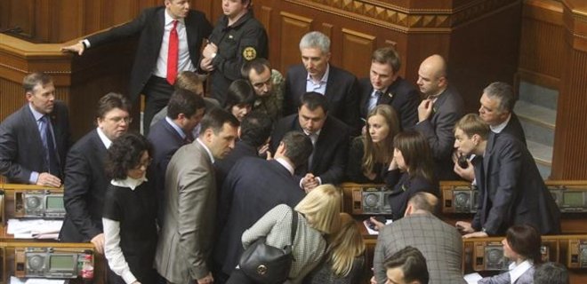 Самопомощь исключила 5 депутатов, голосовавших за децентрализацию - Фото