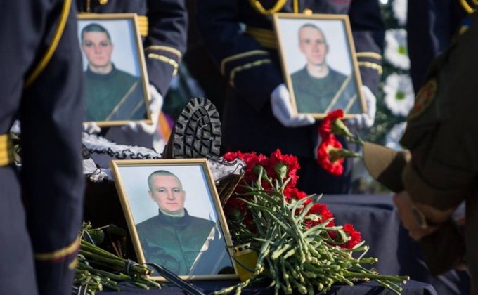 Под Киевом попрощались с погибшими под Радой нацгвардейцами: фото