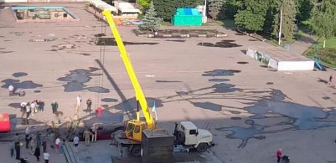 Тука пообещал лично проследить за демонтажем памятников Ленину - Фото