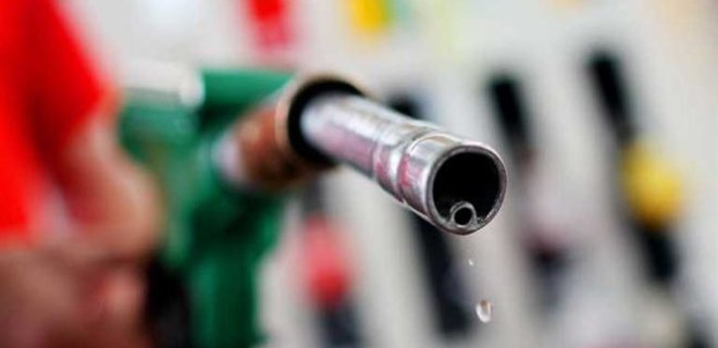 АМКУ рекомендовал сетям АЗС снизить цены на бензин - Фото