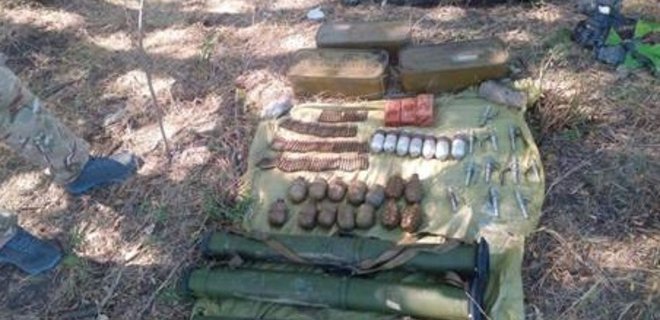 В Донецкой области СБУ обнаружила тайник боевиков с боеприпасами - Фото