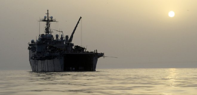 Возле базы ВМС США замечено российское судно - Фото
