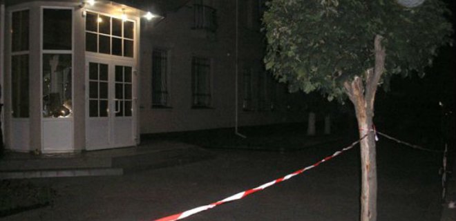 В Ровно взорвали гранату возле здания областной прокуратуры: фото - Фото