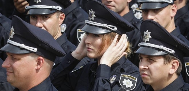 Девушки и экс-милиционеры: подробности о новой полиции Харькова - Фото