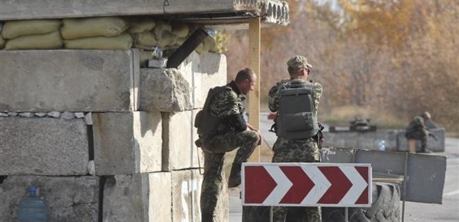 Нацгвардейцы в зоне АТО обезвредили дезертира с гранатами - Фото