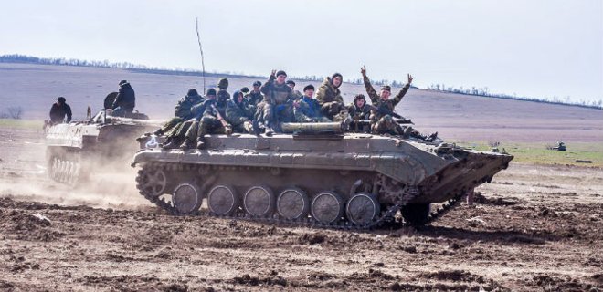 Боевики обстреливают силы АТО в Марьинке из гранатометов и БМП - Фото