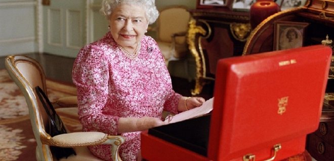 Сегодня Елизавета II побьет рекорд правления монархией - Фото