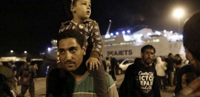 ООН: В Европу через море прибудет 850 тысяч беженцев - Фото